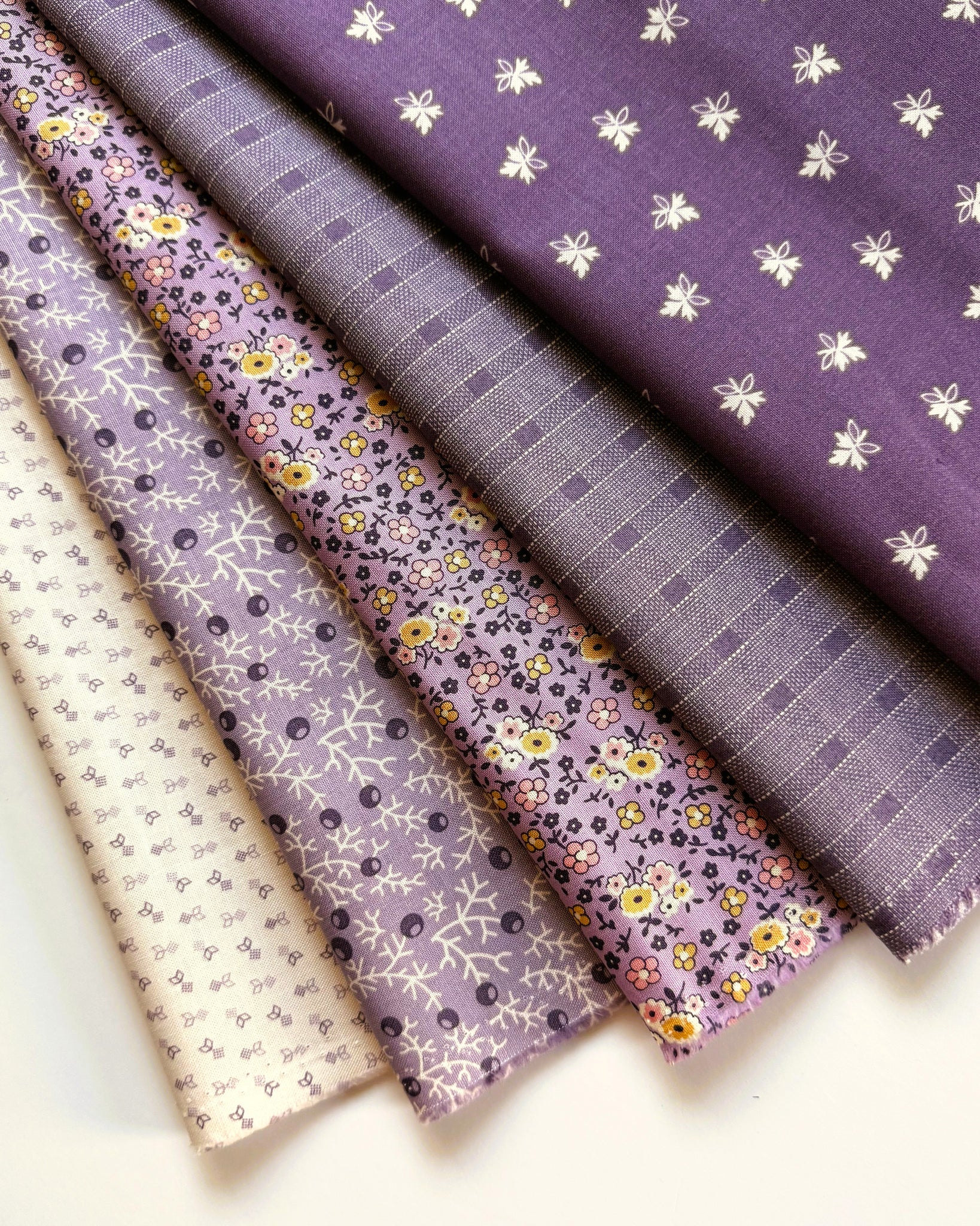 Lori Holt Fabric Fat Quarter Bundle - 5pc Purple Color Bundle
