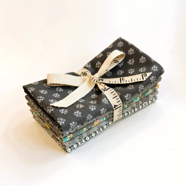 Lori Holt Farmer's Daughter Fabric Fat Quarter Bundle - 5pc Gray Color Bundle