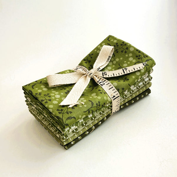Lori Holt Baked With Love Fabric Fat Quarter Bundle - 5pc Green Color Bundle