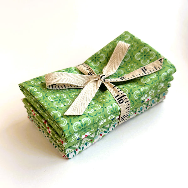 Lori Holt Farmer's Daughter Fabric Fat Quarter Bundle - 5pc Green Color Bundle