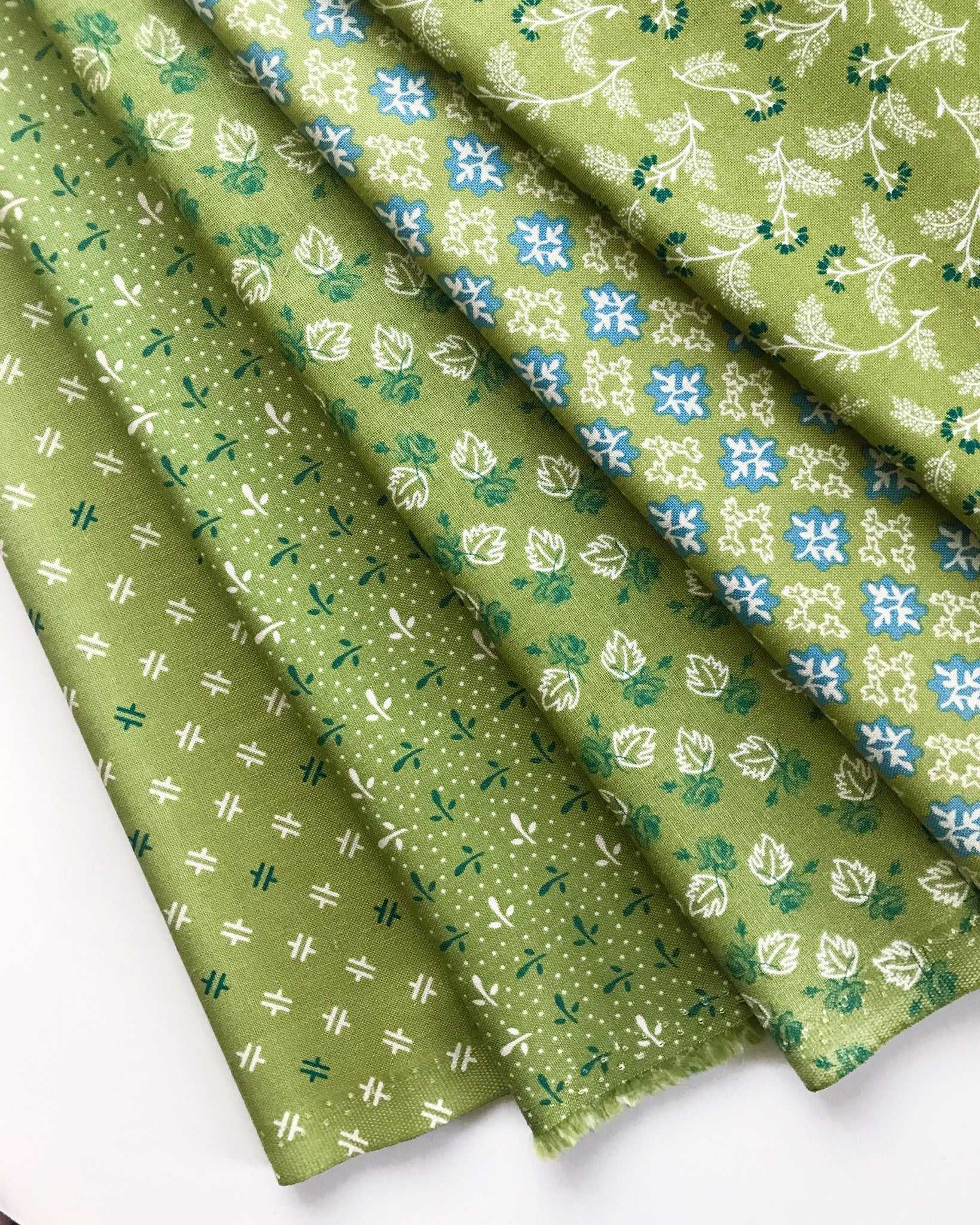 Lori Holt Piece & Plenty Fabric Fat Quarter Bundle - 5pc Green Color Bundle