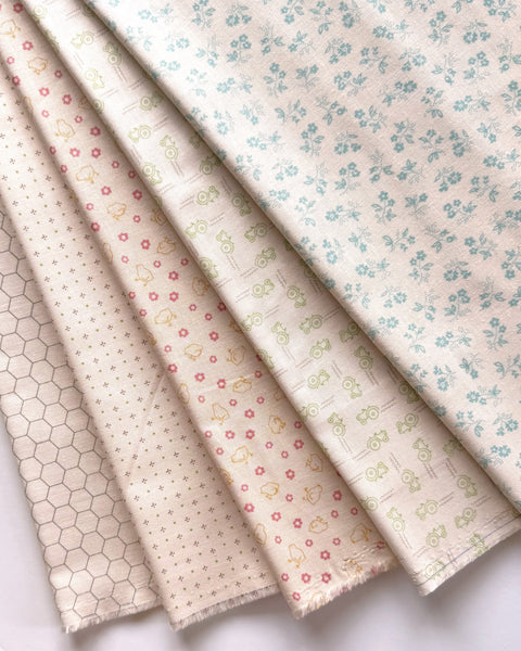 Lori Holt Farmer's Daughter Fabric Fat Quarter Bundle - 5pc Beige/Low Volume Color Bundle