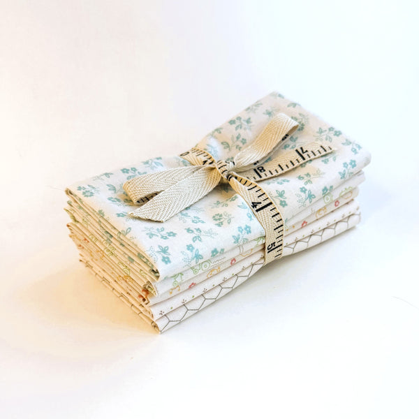 Lori Holt Farmer's Daughter Fabric Fat Quarter Bundle - 5pc Beige/Low Volume Color Bundle