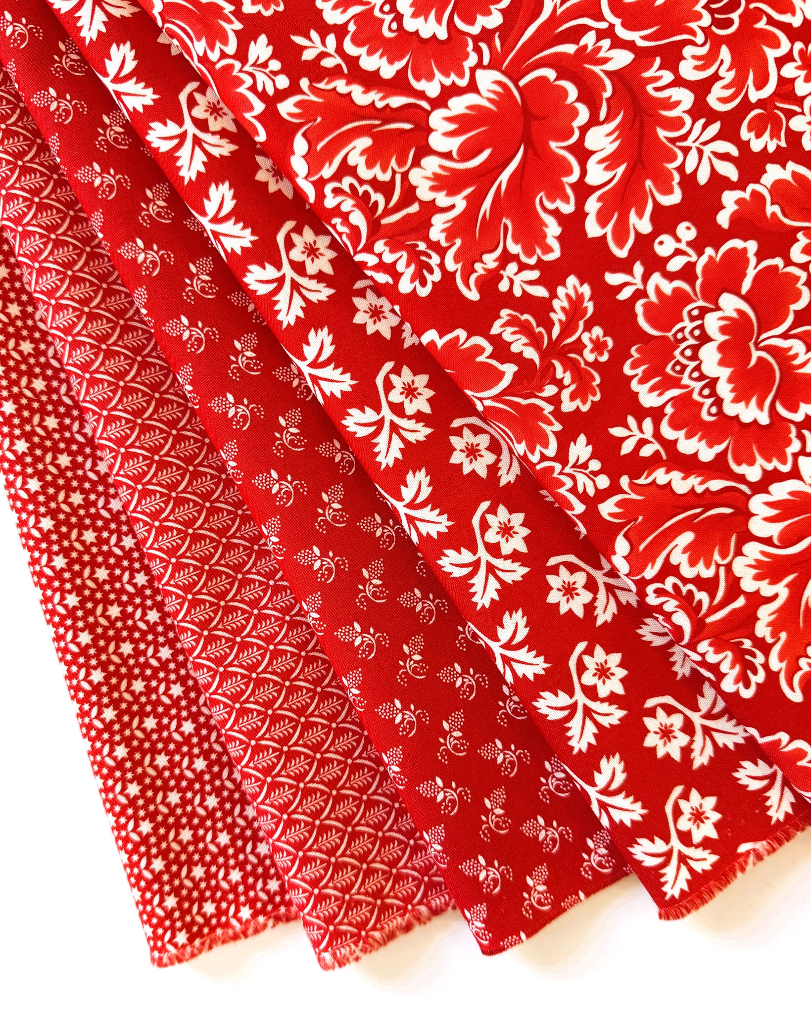 Fig Tree Buon Natale Fabric Fat Quarter Color Bundle - 5pc Pomegranate Color Bundle