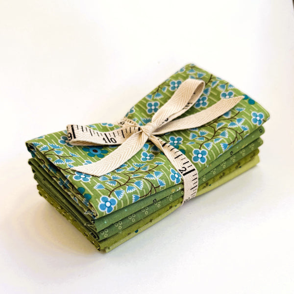 Lori Holt Gentler Times Fabric Fat Quarter Bundle - 5pc Green Color Bundle